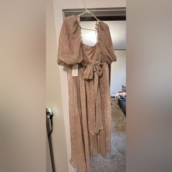 Melody Maxi Dress with Pleats and Bow Detail in Mauve Floral - Picture 6 of 6